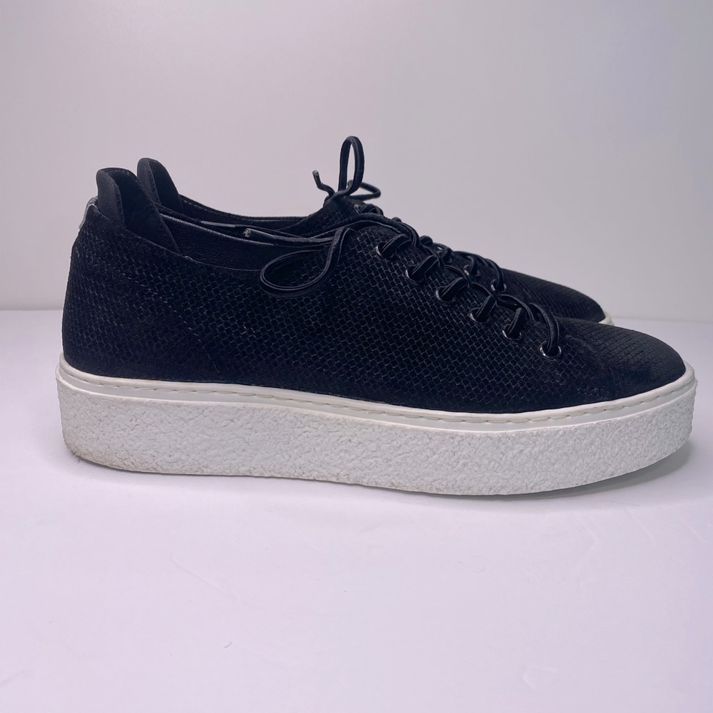 SET by Seychelles Sneakers size 9